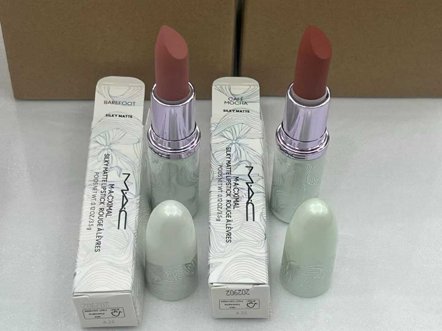 28! (Nota al hacer pedido: lápiz labial MAC mariposa + número de color) Lápiz labial MAC edición limitada mariposa, dos…