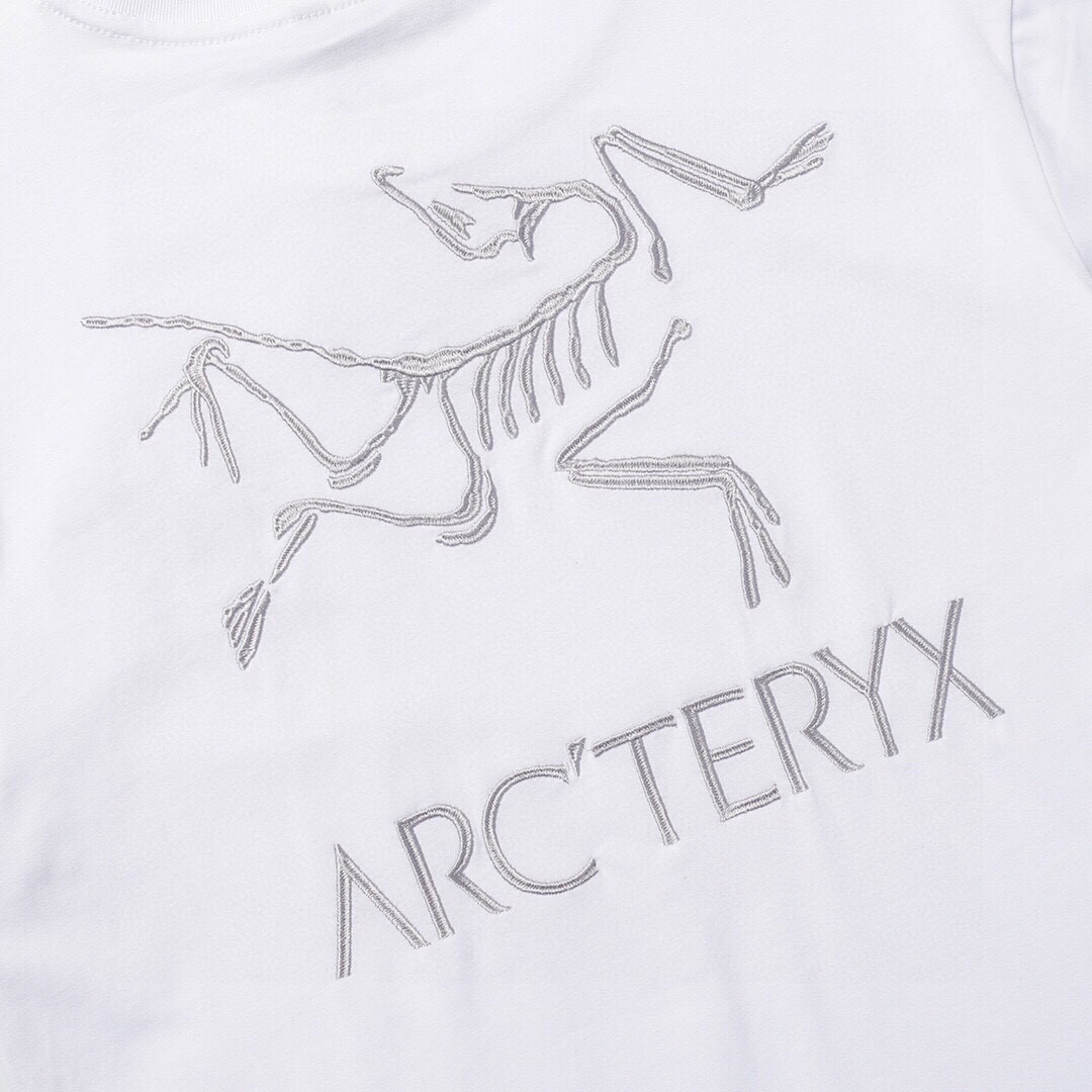 High-Quality Women’s Dress with Heavy Embroidery and Logo T-Shirt in White and Black - 图片 4