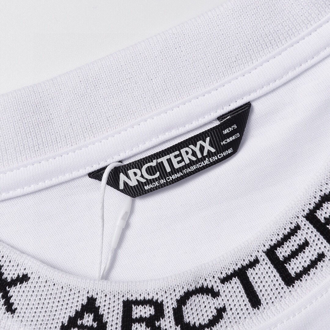 High-End Women’s Suit with Arcteryx T-Shirts and Custom Embroidery - 图片 4