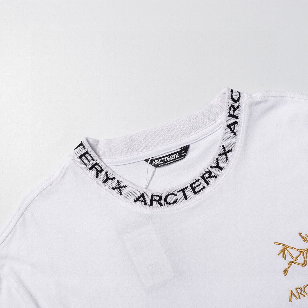 High-End Women’s Suit with Arcteryx T-Shirts and Custom Embroidery - 图片 5