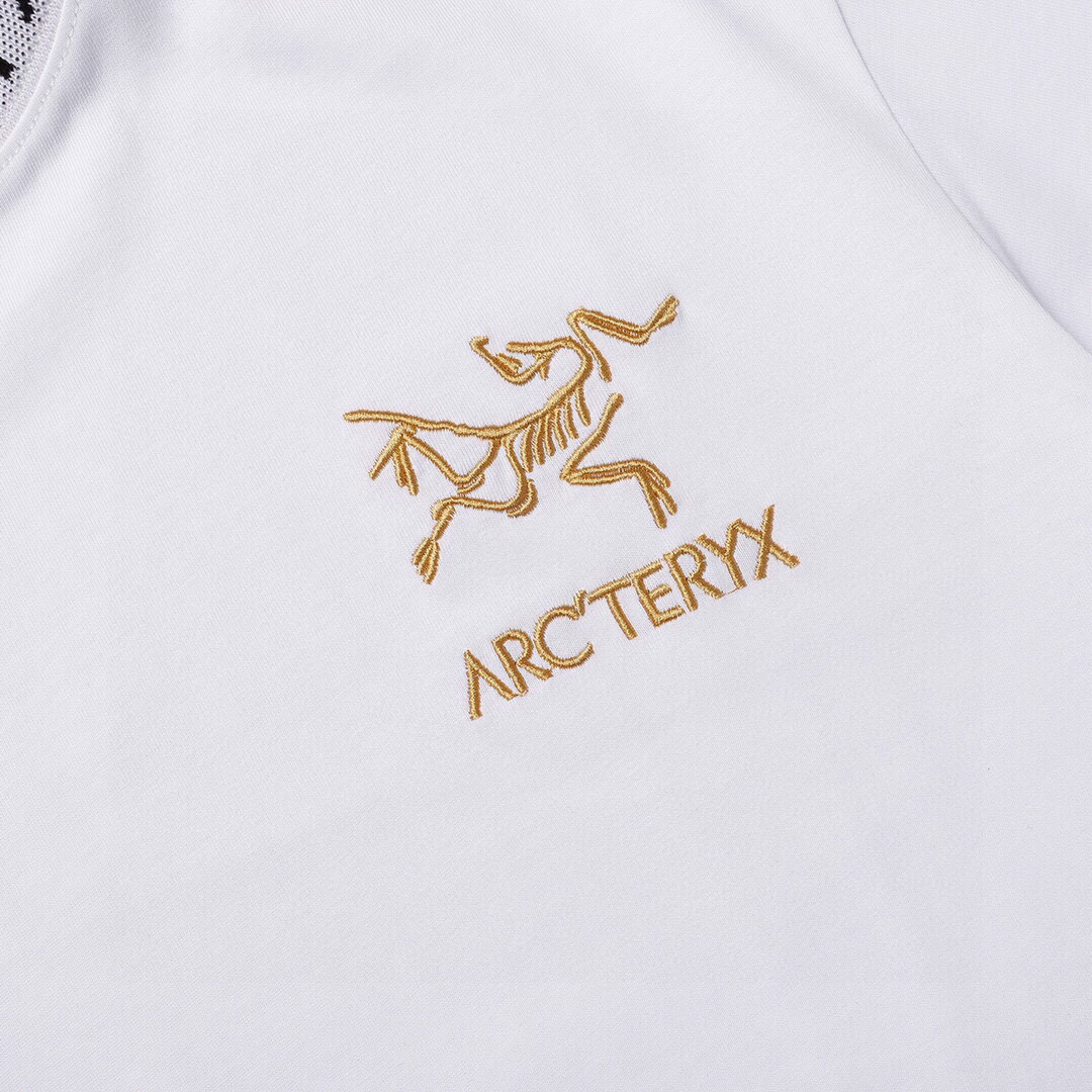 High-End Women’s Suit with Arcteryx T-Shirts and Custom Embroidery - 图片 6