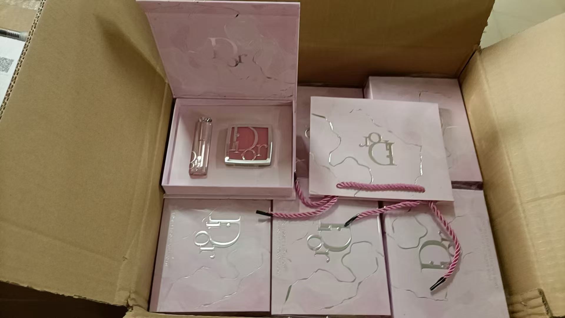 75. Set de maquillaje de mármol rosa de Dior de dos piezas 🔜 calidad uno a uno❗ (incluye: rubor de un solo color versi…