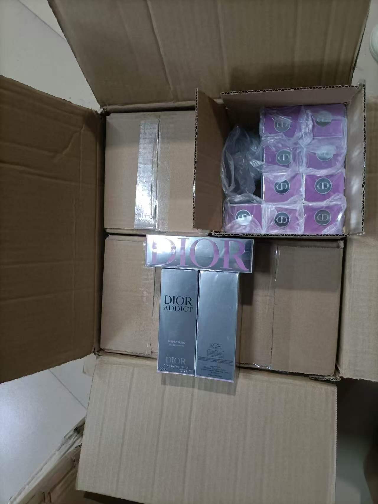 46. Perfume Dior nuevo rosa Addict 50ml 46. Perfume Dior nuevo púrpura Addict 50ml 46. Perfume Dior nuevo durazno Addic…