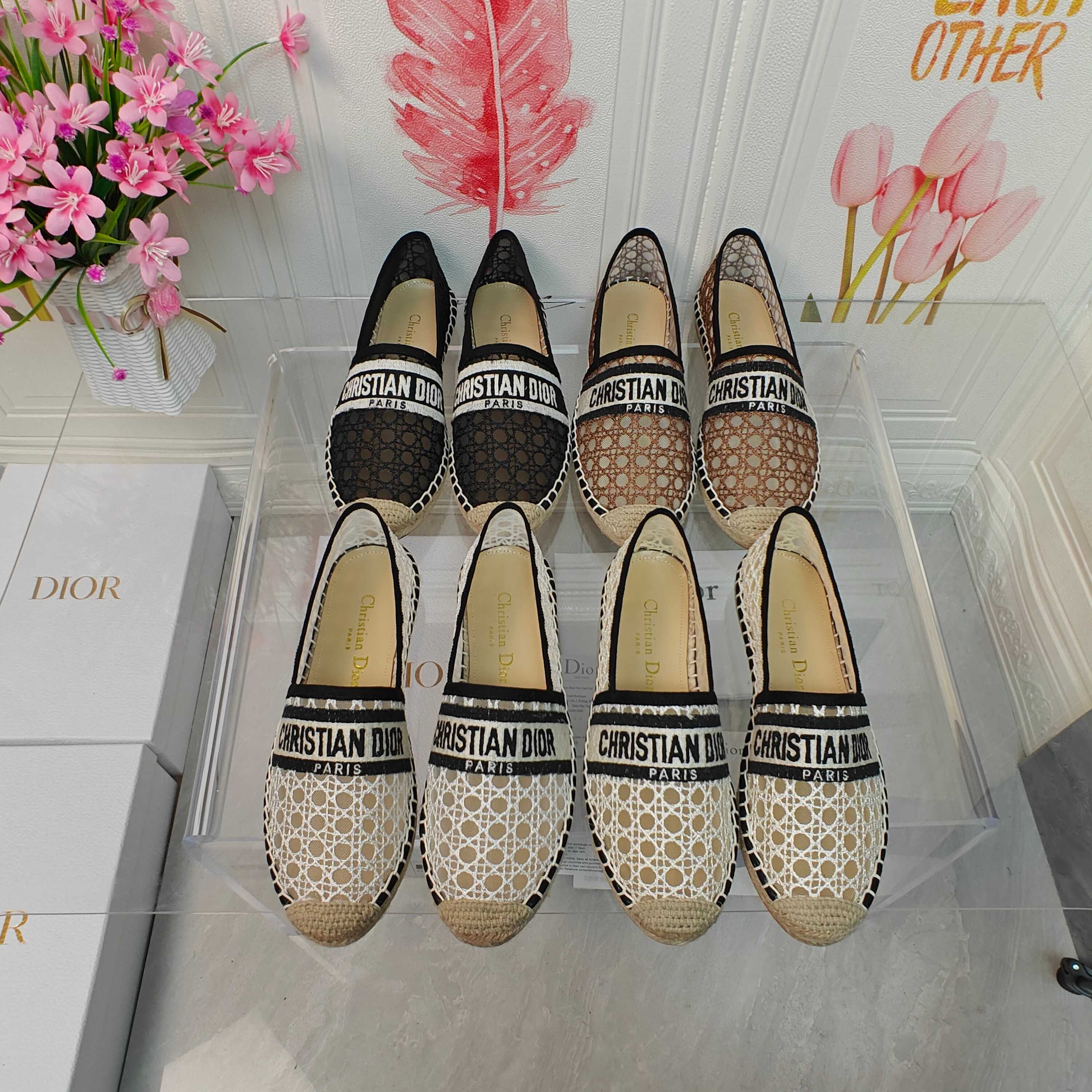 NO:534657,Dior Granville straw woven shoes with black embroidery top, upper with 'CHRISTIANDIOR' embroidered mesh, pure hand-sewn hemp rope sole imported from the inner soft and breathable sheep with foot pads, size 35-40 (customized by 34.41.42) The sole is exclusively decorated with lucky star symbol rubber sole, fisherman's shoes, dior, espadrilles, espadrilles19860909Dior Granville草编鞋黑色刺绣顶级 鞋面以“CHRISTIANDIOR”刺绣网面 工艺纯手工缝制麻绳大底 内里进口柔软透气绵羊内里加垫脚 码数35-40（34.41.42定制） 大底独家开模饰以幸运星符号橡胶大底,渔夫鞋,dior,espadrilles,espadrilles,Women's Shoes