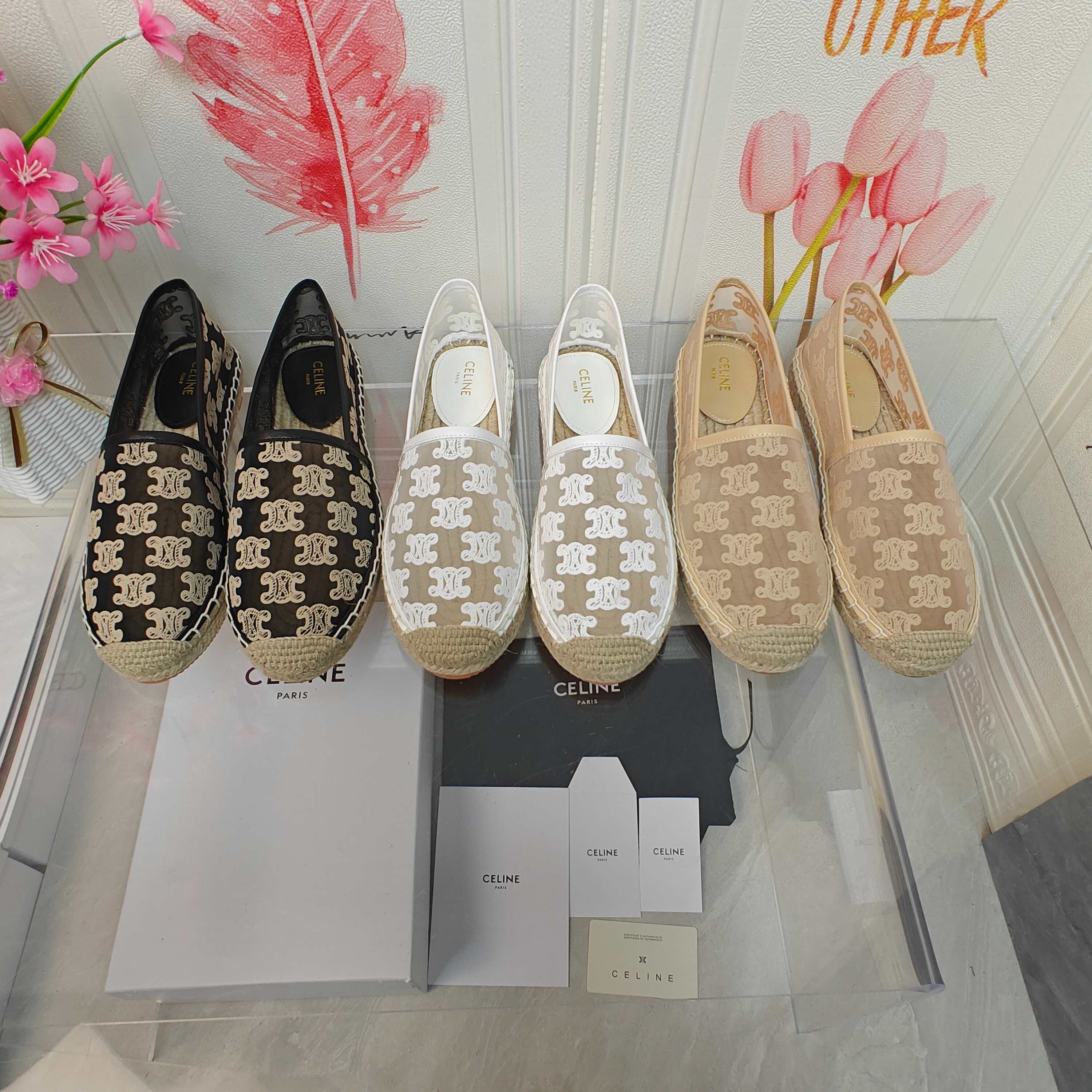 NO:534645,Celine/Celine Top purchasing agent, the highest version, fisherman shoes, counter 2025 early spring, new Celine Yangjing letter fisherman shoes series, popular single shoes, beautiful on the feet. Buy the authentic original build. Authentic top-grade product version!  1 The upper is imported Yangjing, which is very comfortable!  2 The inner and foot pads of water dyed sheepskin are shining and dazzling, and the feet feel so good!  3 hemp rope braided bottom. 4 women's style 35-41., fisherman's shoes, celine, celine, espadrilles, sheepskin, sheep19860909Celine/赛琳 顶级代购货,最高版本,渔夫鞋 专柜2025早春 新款 Celine羊京字母渔夫鞋系列, 爆款单鞋,上脚很美. 购入正品原版build. 正品级顶级货版本！ 1鞋面采用进口羊京、十分舒适！ 2水染羊皮内里和垫脚、闪耀夺目、脚感好到爆！ 3麻绳编底.  4女款35-41.,渔夫鞋,celine,celine,espadrilles,sheepskin,sheep,Women's Shoes