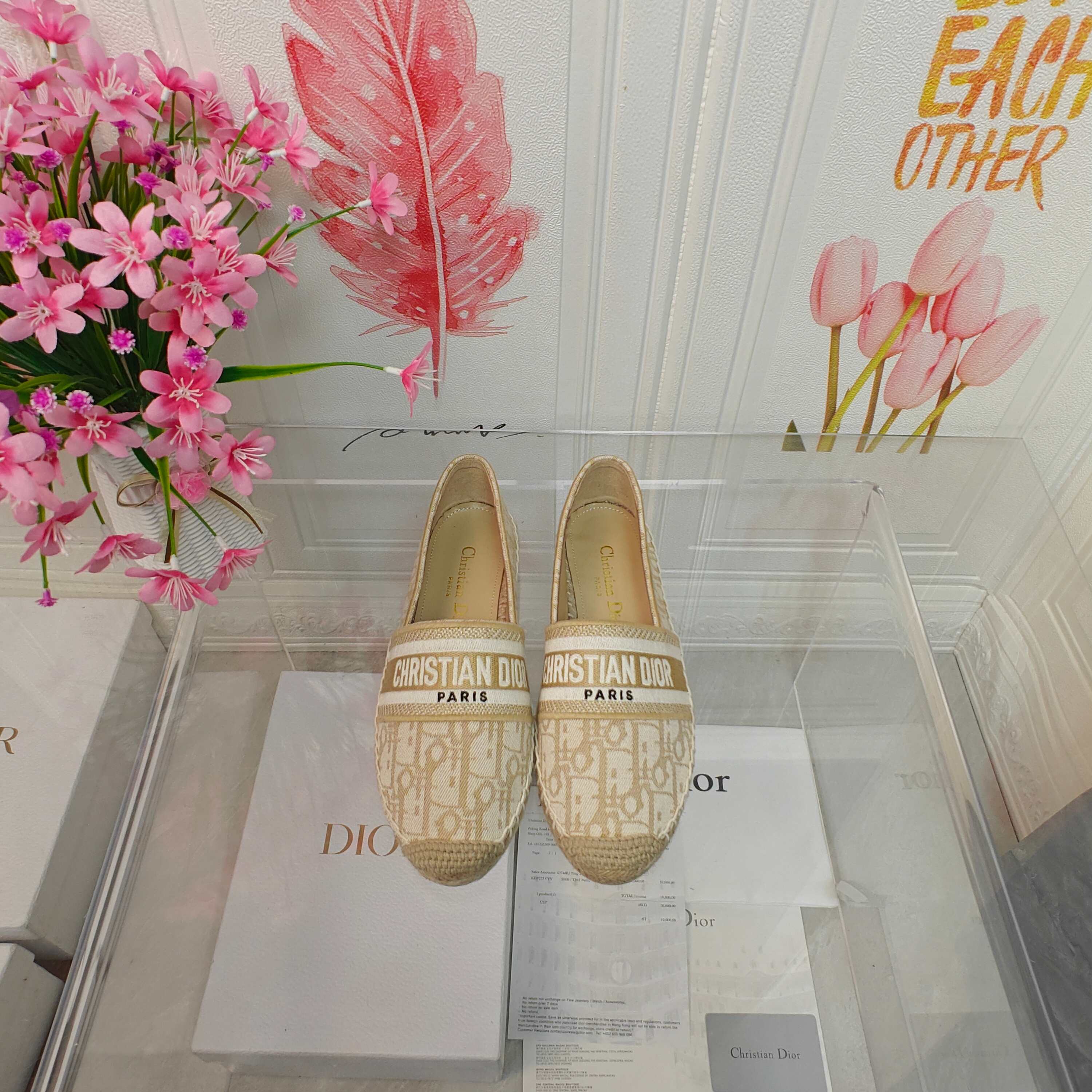NO:534626,Dior Granville straw woven shoes are top-notch embroidered with 'CHRISTIANDIOR' upper, hand-sewn hemp rope sole imported from the inner lining, soft and breathable sheep with foot pads, size 35-40 (customized by 34.41.42) The sole is exclusively decorated with lucky star symbol rubber sole, fisherman's shoes, dior, espadrilles, espadrilles19860909Dior Granville草编鞋刺绣顶级 鞋面以“CHRISTIANDIOR”刺绣 工艺纯手工缝制麻绳大底 内里进口柔软透气绵羊内里加垫脚 码数35-40（34.41.42定制） 大底独家开模饰以幸运星符号橡胶大底,渔夫鞋,dior,espadrilles,espadrilles,Women's Shoes