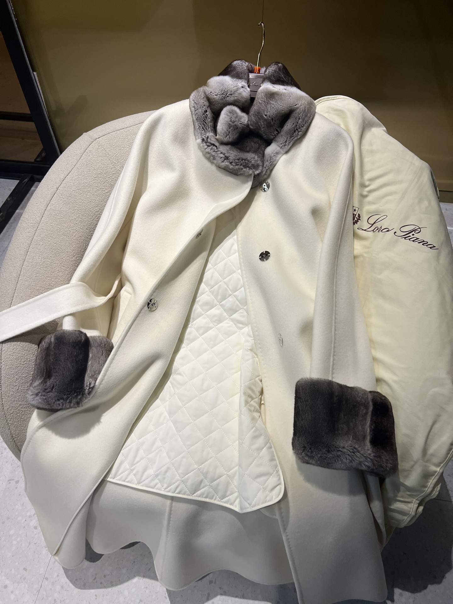 Elegant Mink & Cashmere Coat with Removable Silk Lining - Hepburn Style 9 i1702525456 8724 0