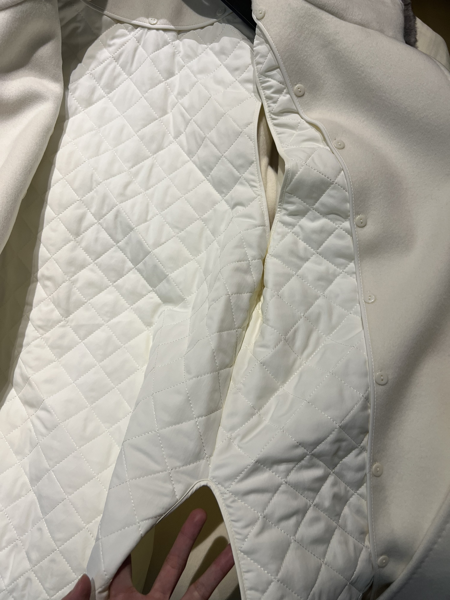Elegant Mink & Cashmere Coat with Removable Silk Lining - Hepburn Style 5 i1702525458 1380 0