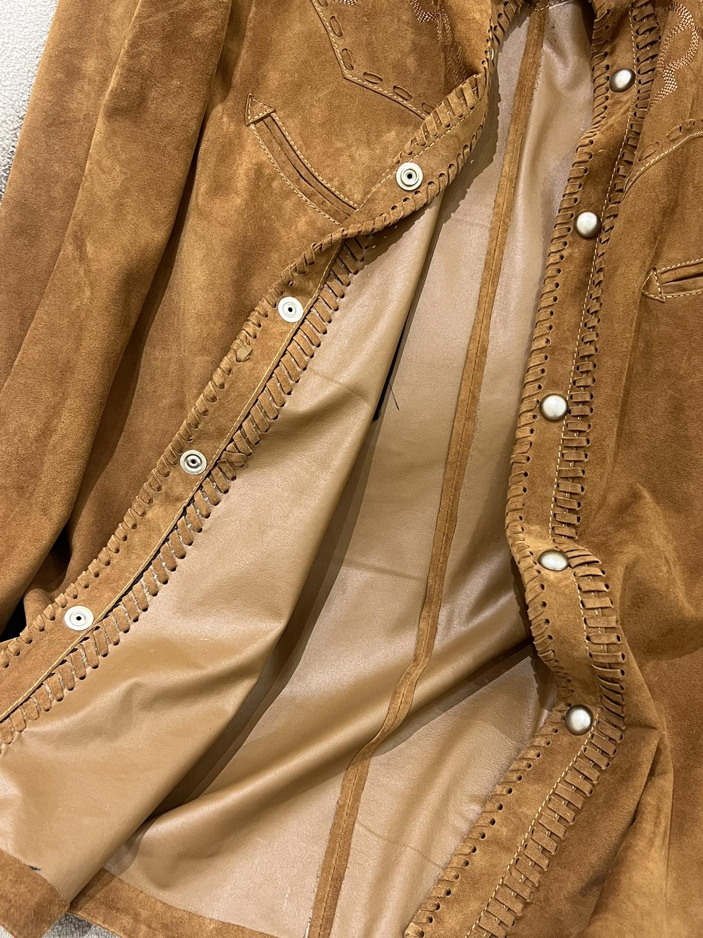 “American Retrovintage Female Suit with Western Cowboy Style and High-Quality Spanish Leather” - 图片 6