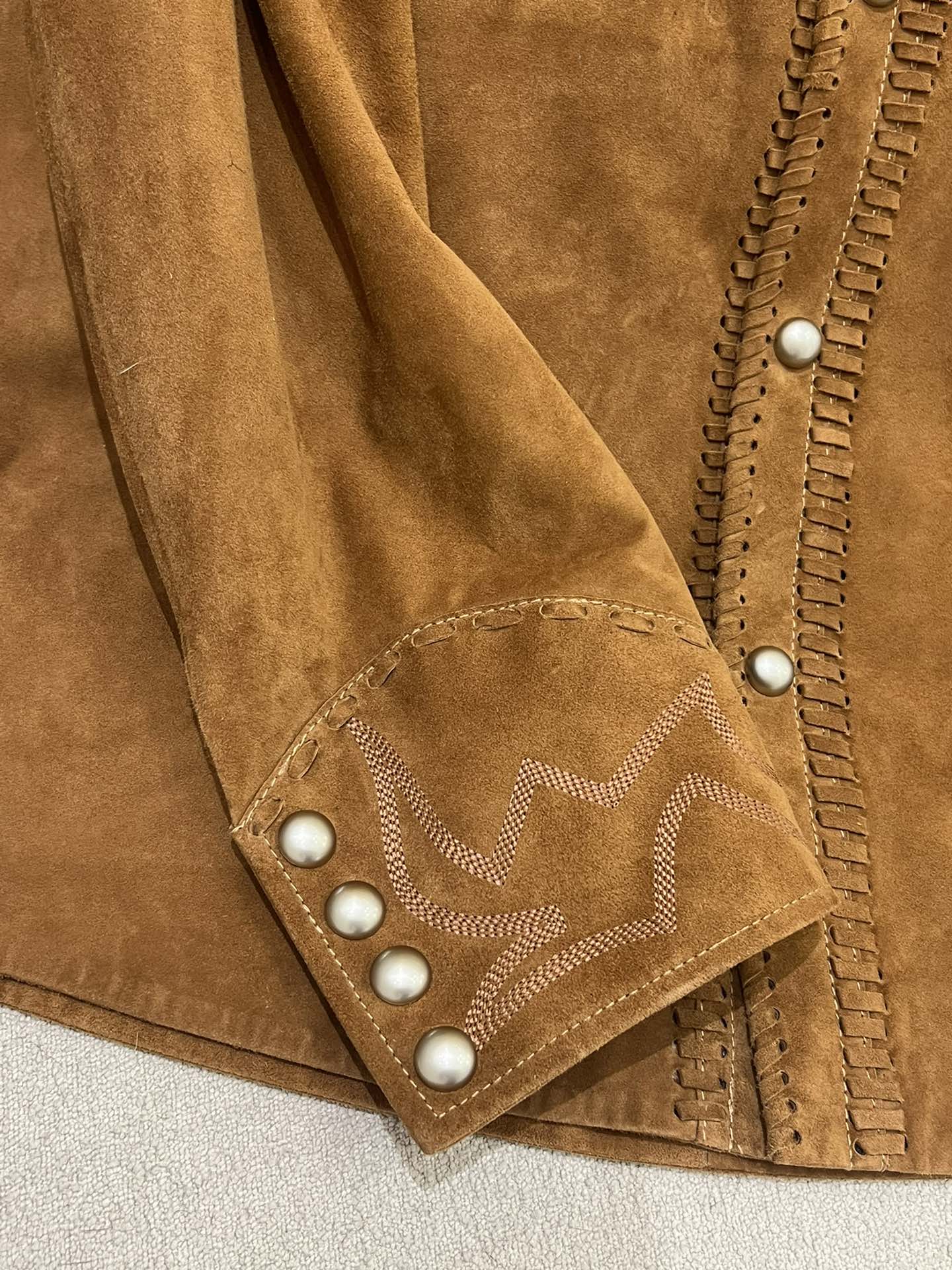 “American Retrovintage Female Suit with Western Cowboy Style and High-Quality Spanish Leather” - 图片 2