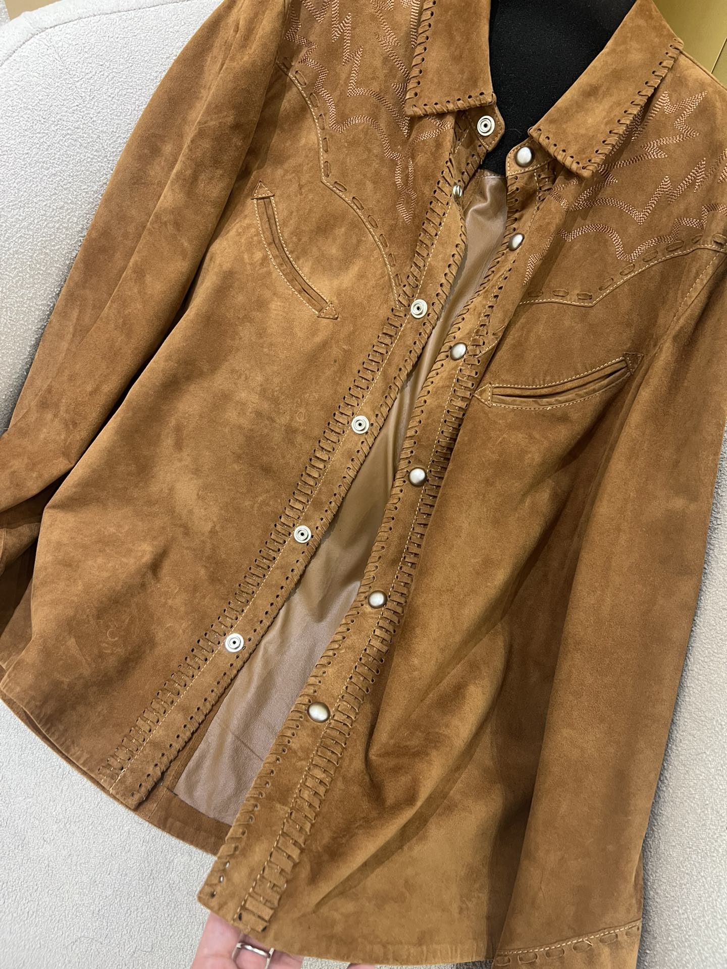 “American Retrovintage Female Suit with Western Cowboy Style and High-Quality Spanish Leather” - 图片 3