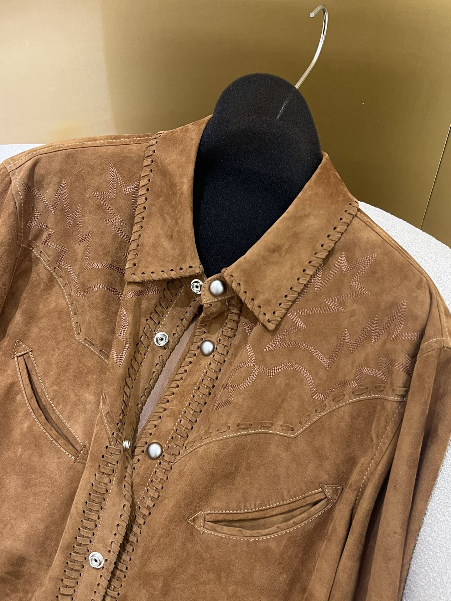 “American Retrovintage Female Suit with Western Cowboy Style and High-Quality Spanish Leather” - 图片 5