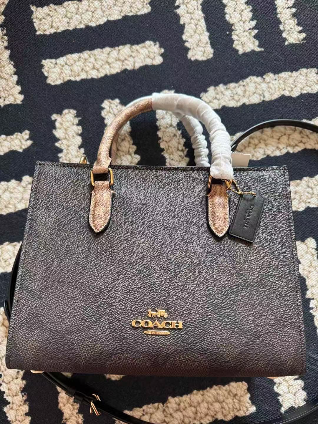 Coach ～纯原Coach蔻驰 CY676 Maggie系列 代购级最新款托特包 老花料搭配牛皮材质