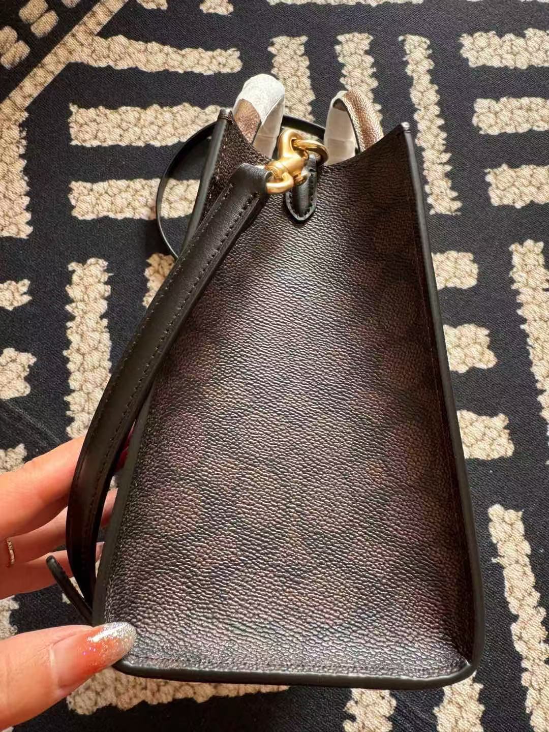 Coach ～纯原Coach蔻驰 CY676 Maggie系列 代购级最新款托特包 老花料搭配牛皮材质