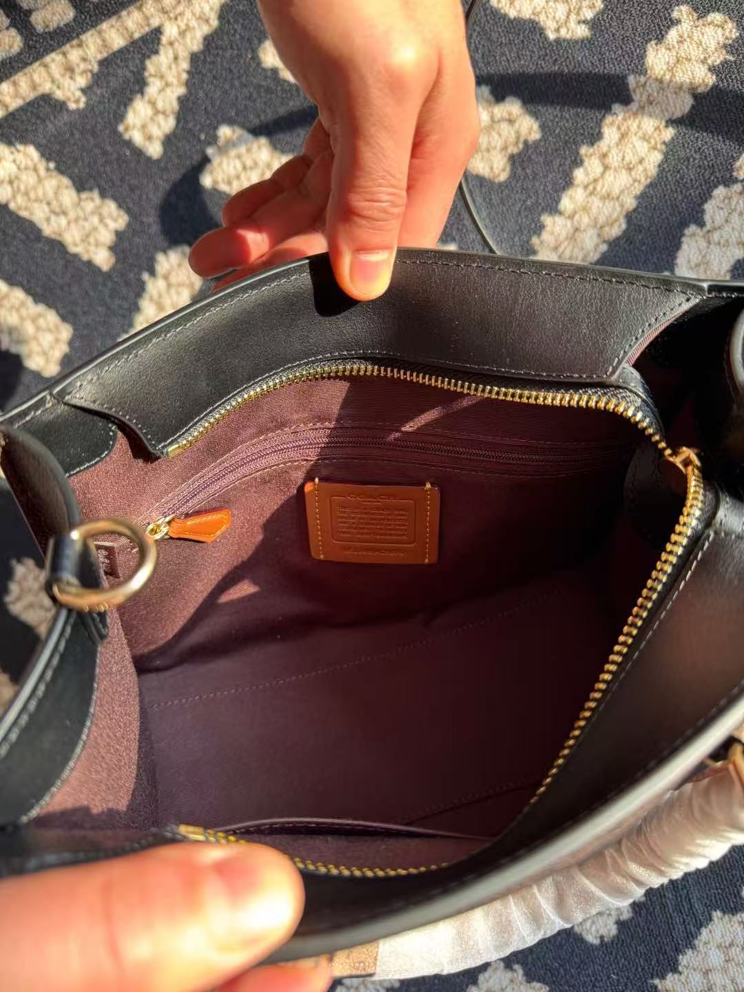 Coach ～纯原Coach蔻驰 CY676 Maggie系列 代购级最新款托特包 老花料搭配牛皮材质