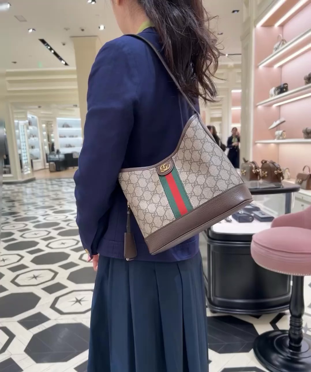 Gucci 24 new product launch Gucci Ophidia series GG small shoulder bag, beige and ebony GG with brown leather