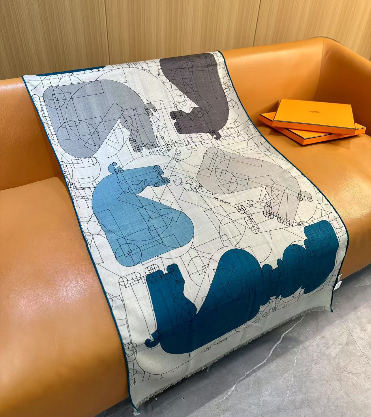 爱马家 高端系列
爆款警告⚠️ 
夏季防晒 首选 轻薄透气
马家出手，尽是精品 
没人能抗拒这种简单款式