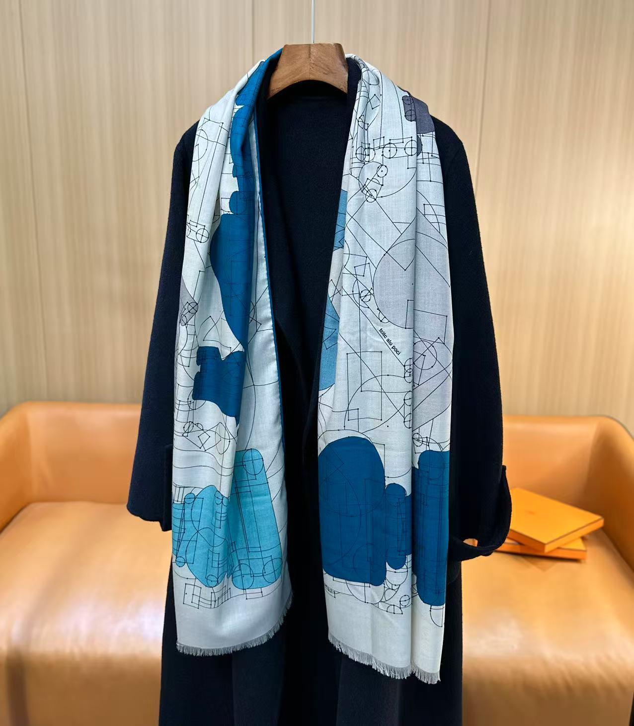 爱马家 高端系列
爆款警告⚠️ 
夏季防晒 首选 轻薄透气
马家出手，尽是精品 
没人能抗拒这种简单款式