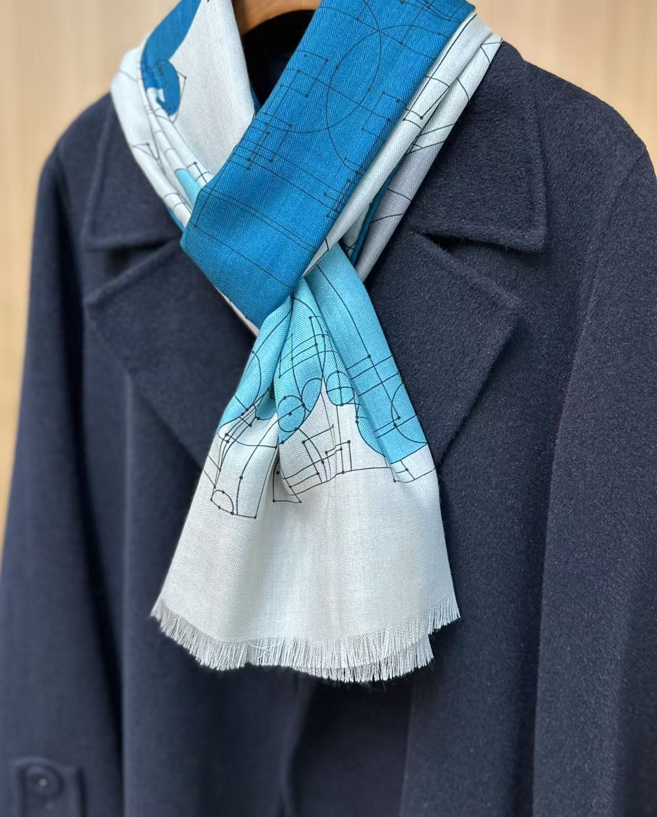 爱马家 高端系列
爆款警告⚠️ 
夏季防晒 首选 轻薄透气
马家出手，尽是精品 
没人能抗拒这种简单款式