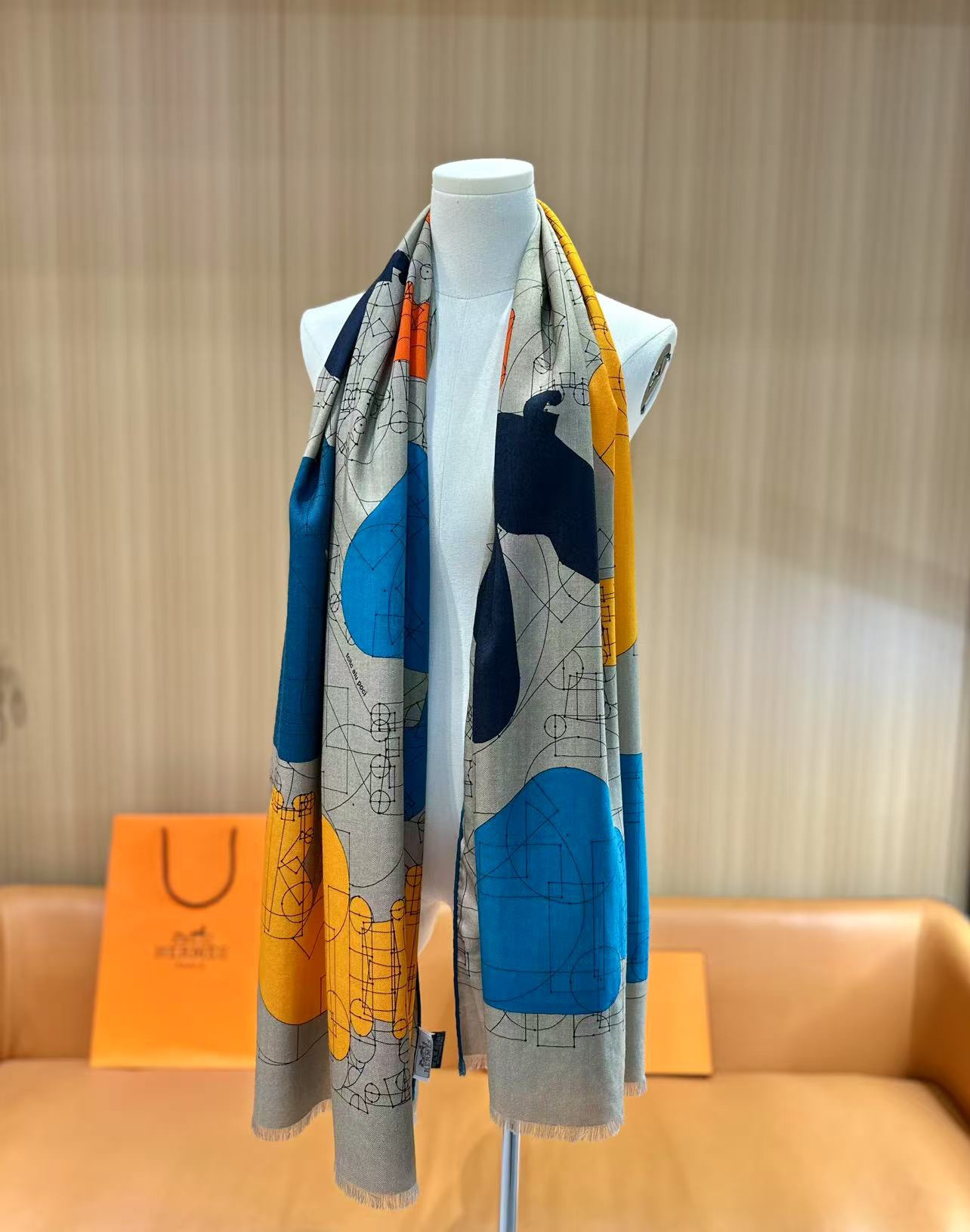 爱马家 高端系列
爆款警告⚠️ 
夏季防晒 首选 轻薄透气
马家出手，尽是精品 
没人能抗拒这种简单款式