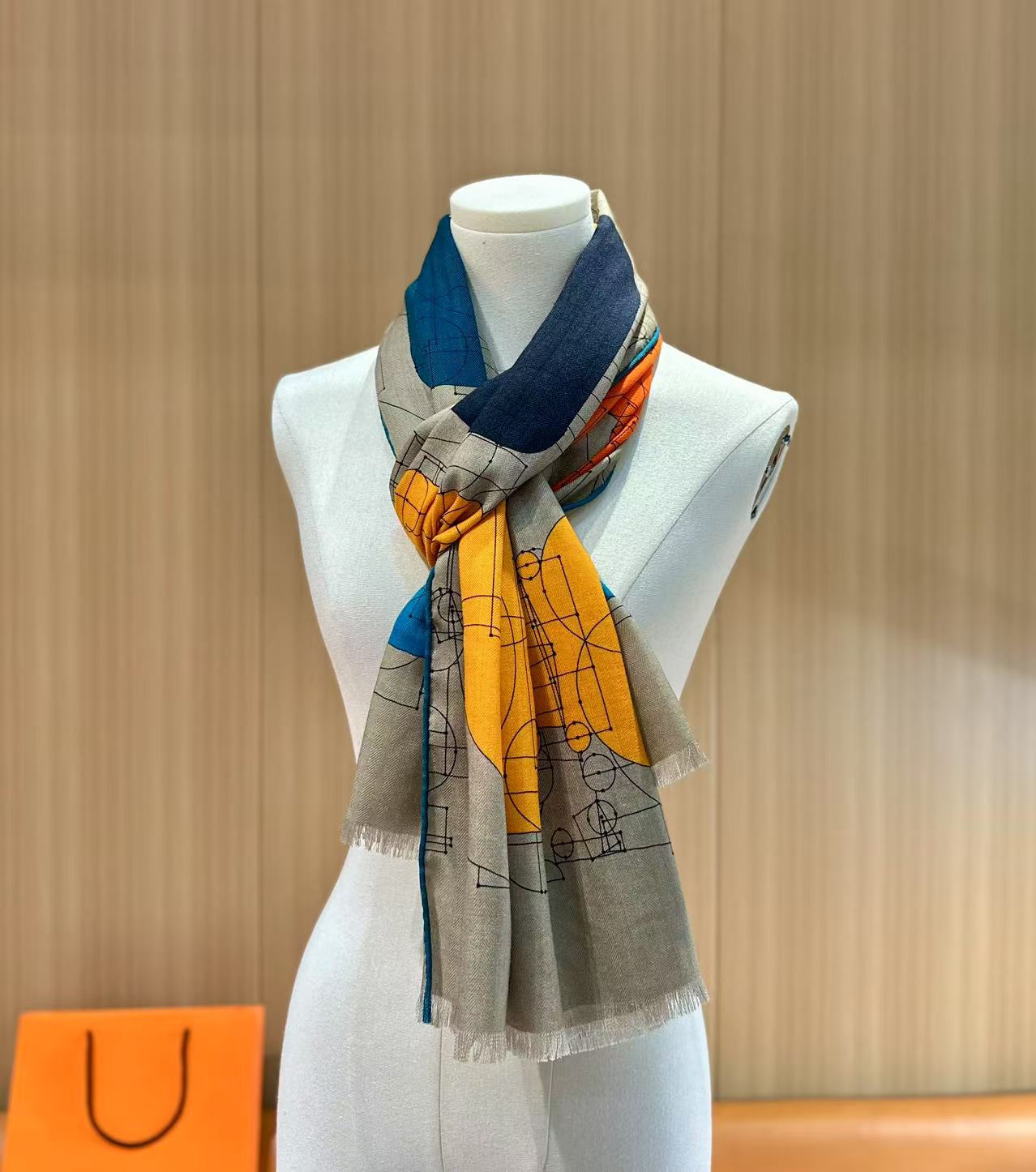 爱马家 高端系列
爆款警告⚠️ 
夏季防晒 首选 轻薄透气
马家出手，尽是精品 
没人能抗拒这种简单款式