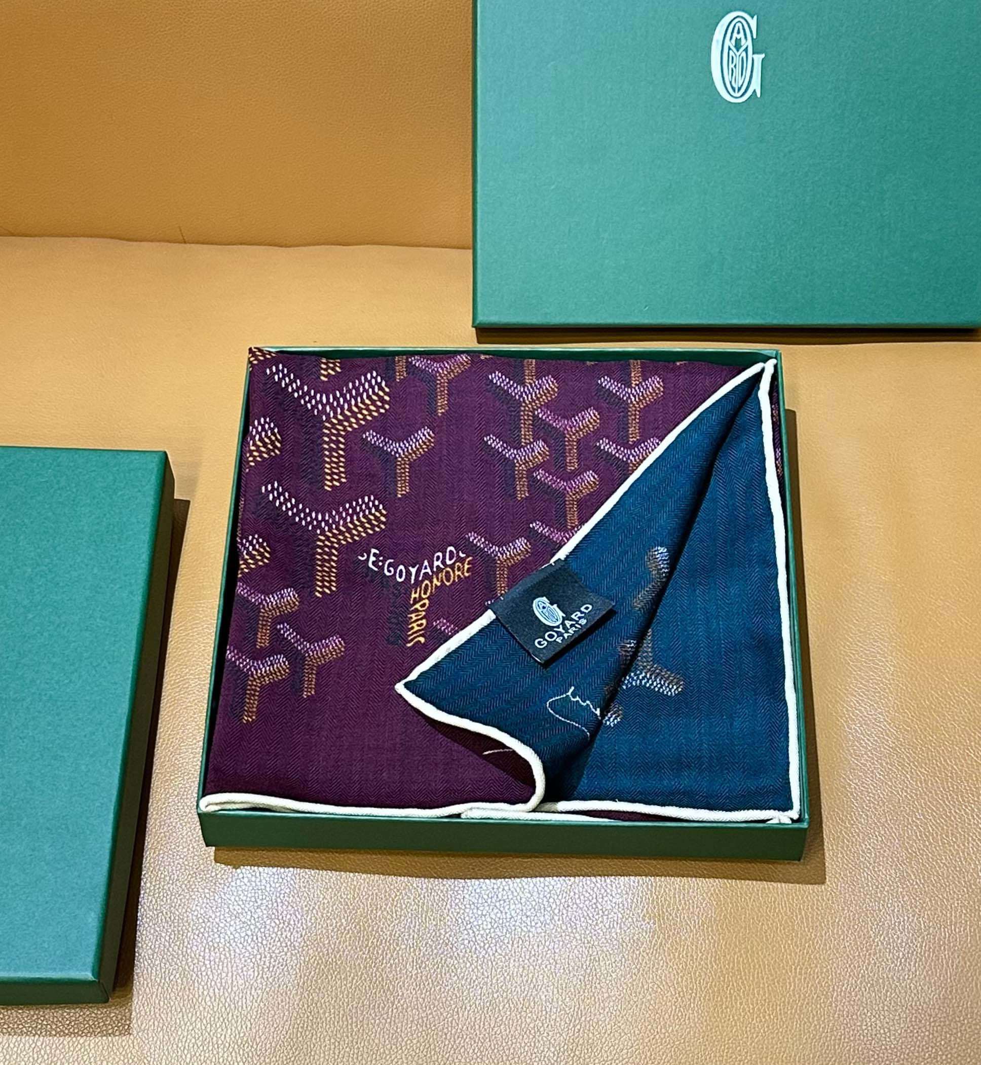 【戈雅】新品 【双层双面两色丝绒长巾 】春季 随意切换造型 小巧又不失优雅的款式 高级时尚又不会过于张扬