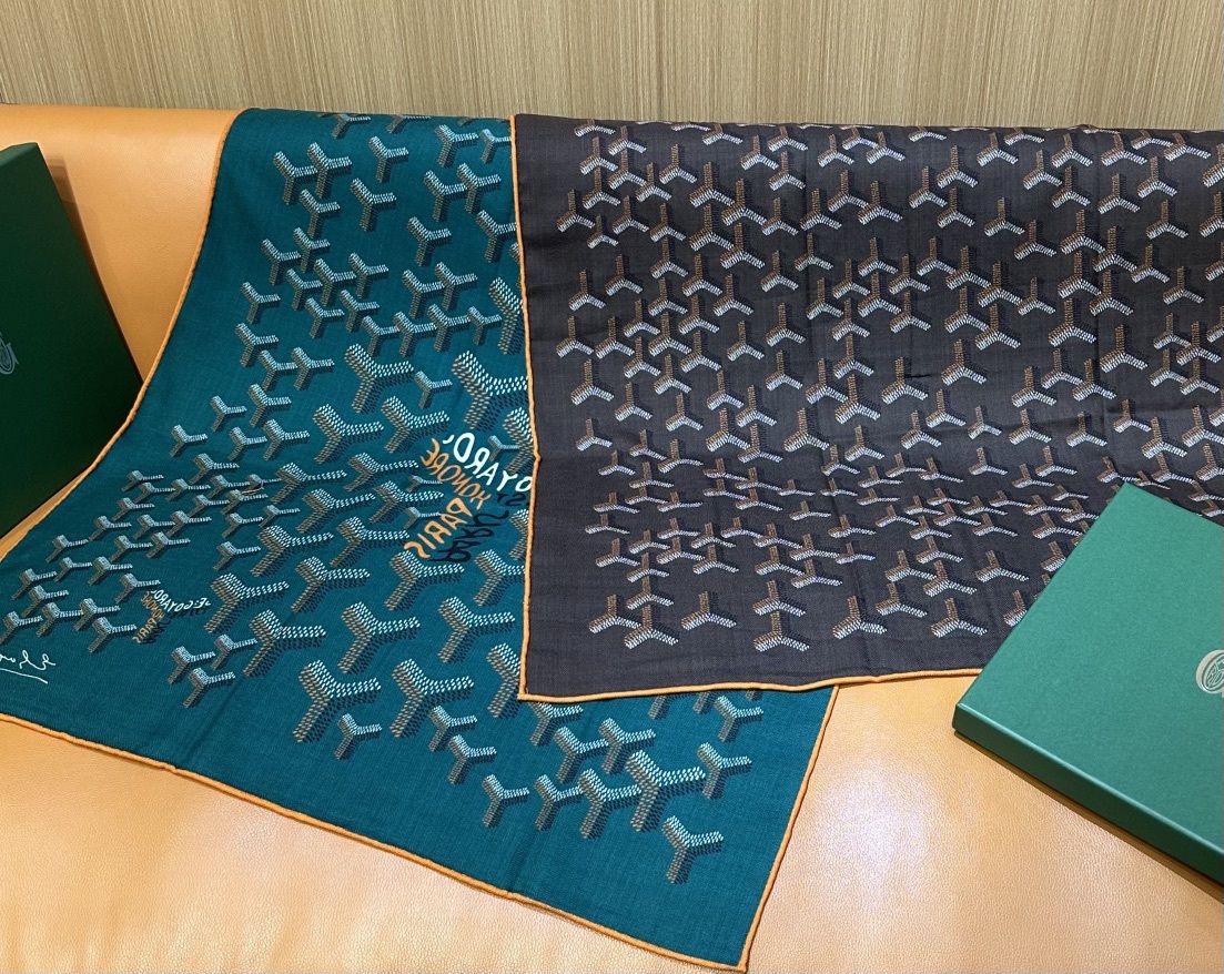 【戈雅】新品 【双层双面两色丝绒长巾 】春季 随意切换造型 小巧又不失优雅的款式 高级时尚又不会过于张扬