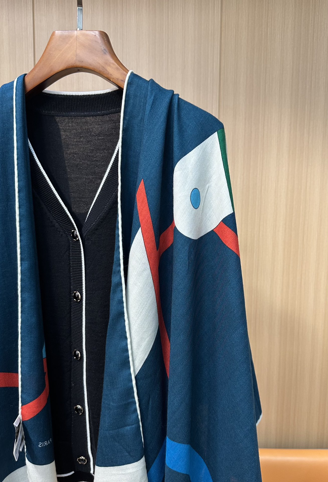 【双面同色】尽显品质

品名：ToP DePart长方形丝巾

面料：丝羊绒

尺寸：63*180