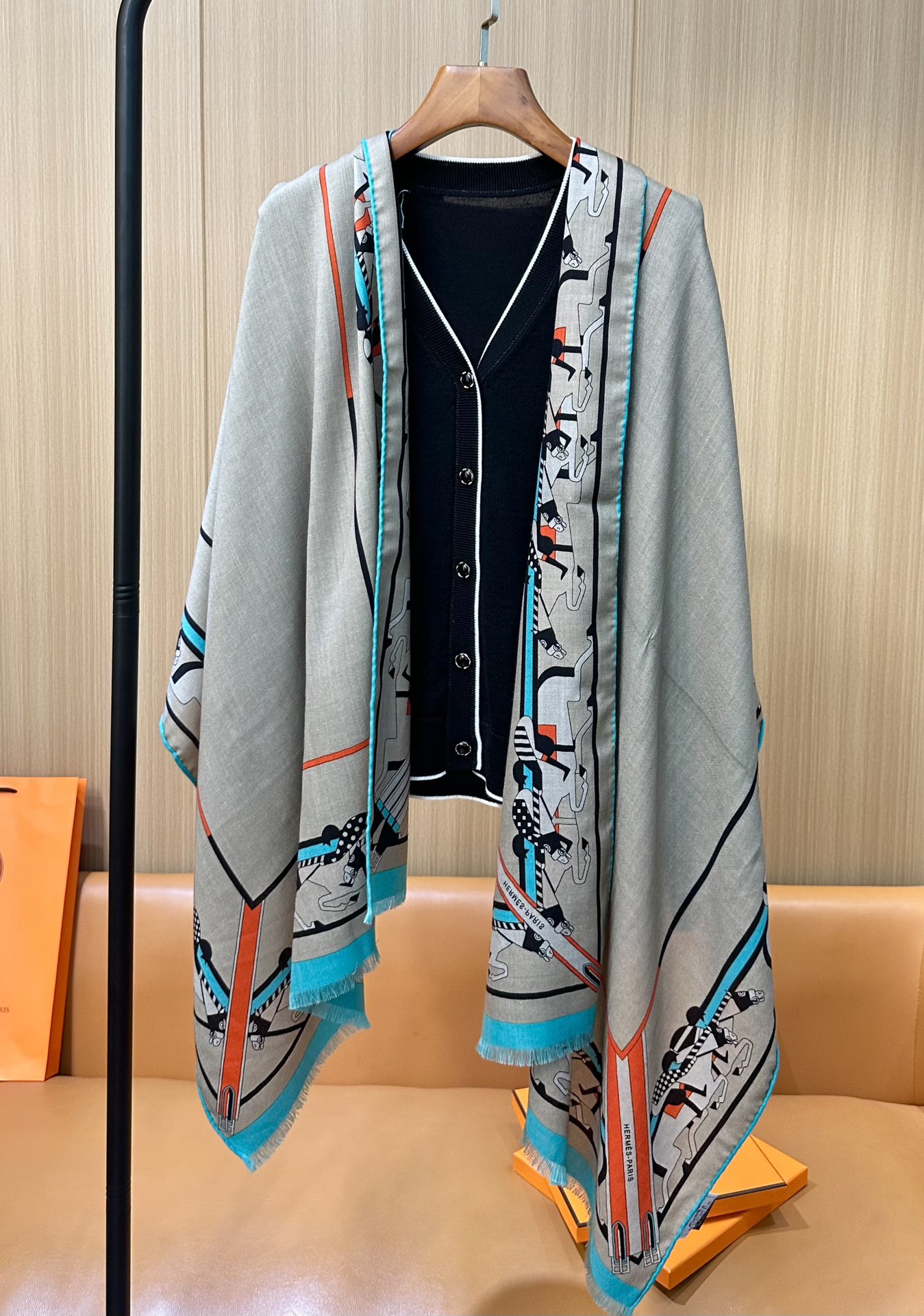 重磅来袭❤️ 强烈推荐🧱
Hermes  丝绒长巾 【高端双面同色】