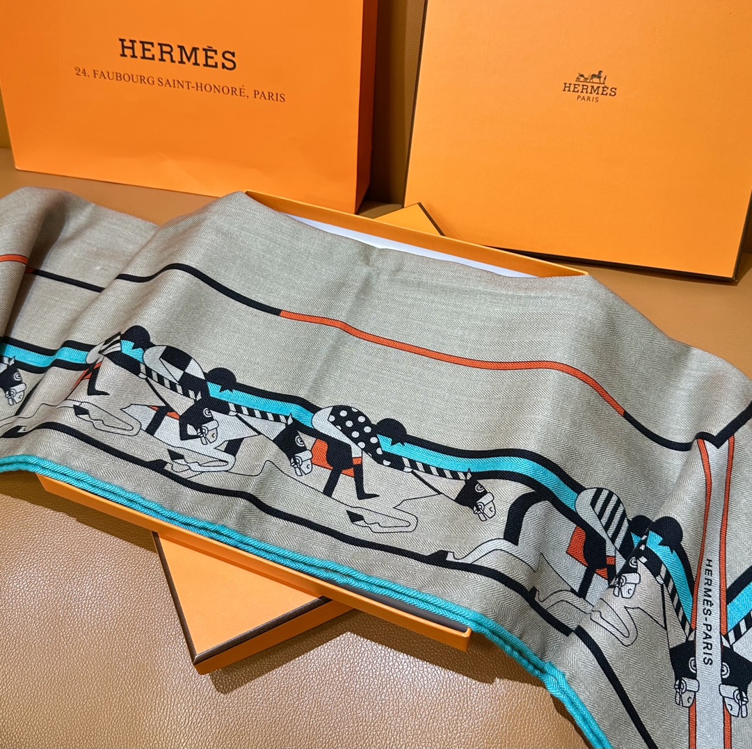 重磅来袭❤️ 强烈推荐🧱
Hermes  丝绒长巾 【高端双面同色】