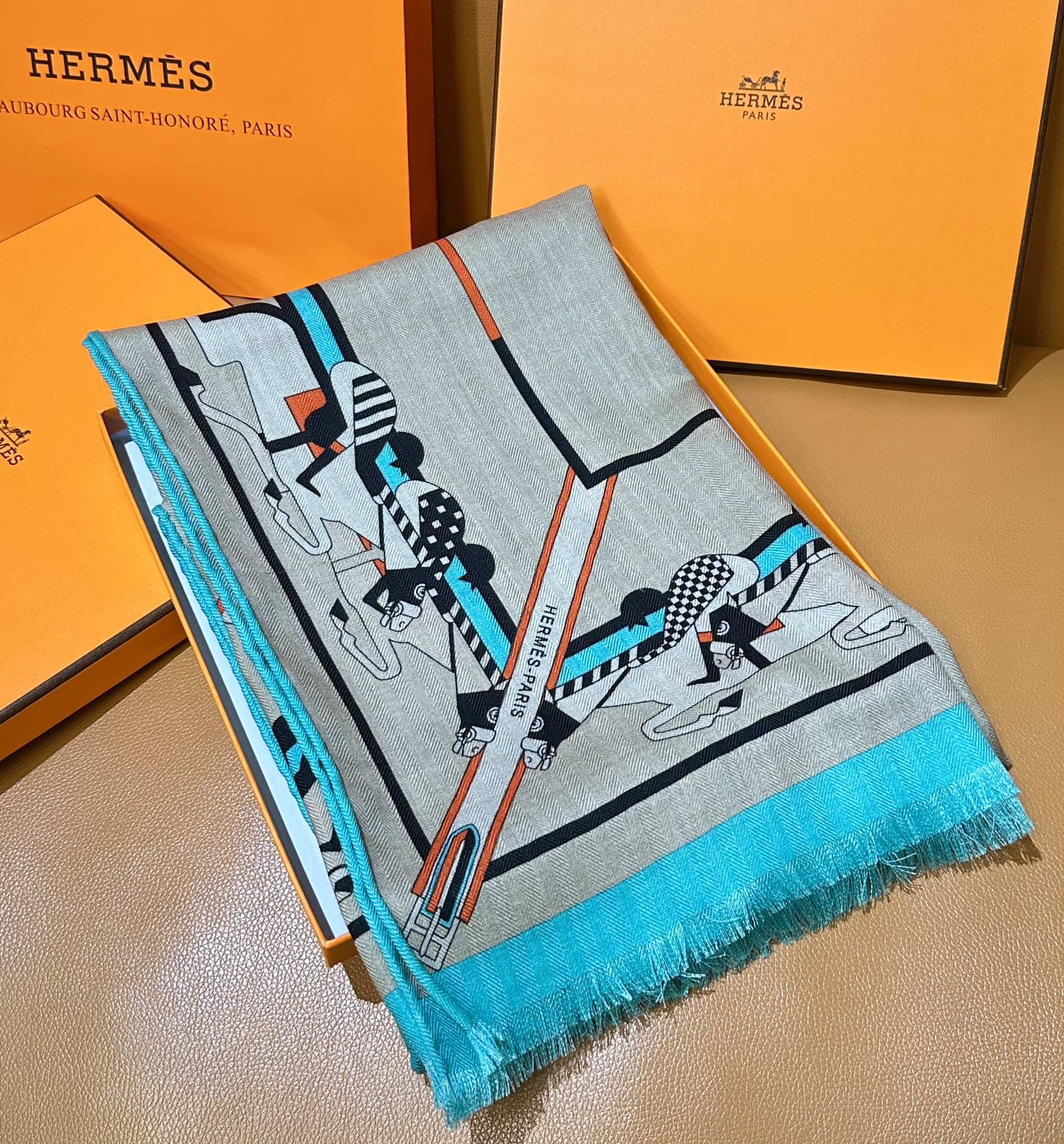 重磅来袭❤️ 强烈推荐🧱
Hermes  丝绒长巾 【高端双面同色】