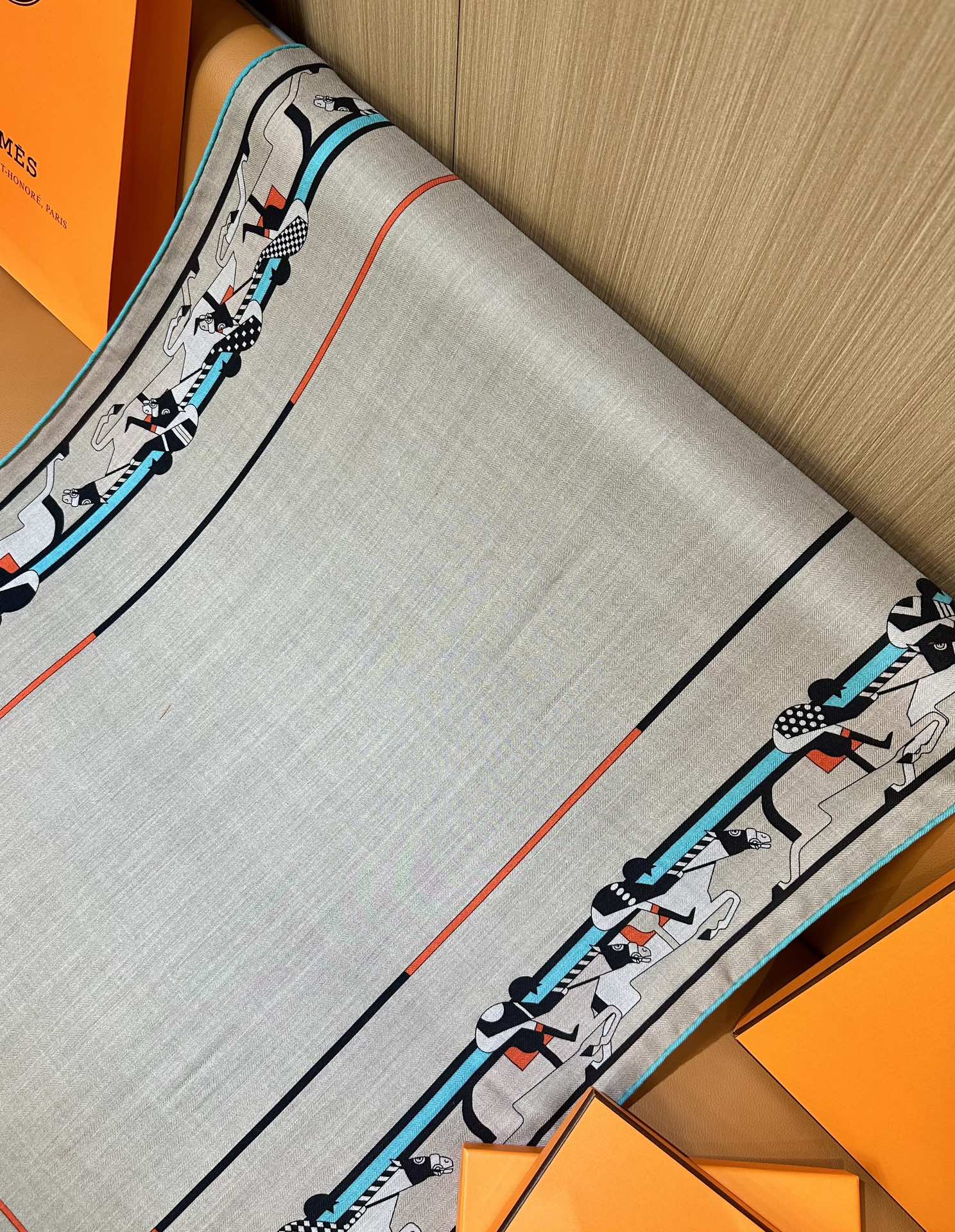 重磅来袭❤️ 强烈推荐🧱
Hermes  丝绒长巾 【高端双面同色】