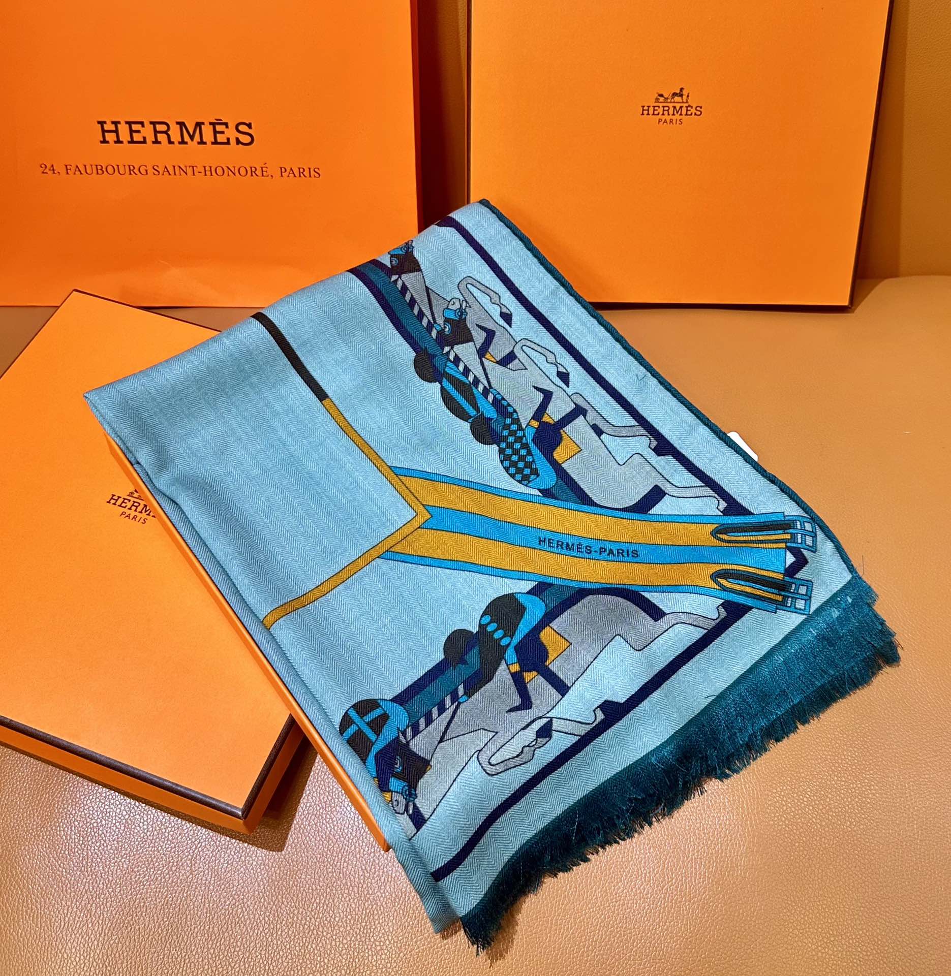 重磅来袭❤️ 强烈推荐🧱
Hermes  丝绒长巾 【高端双面同色】