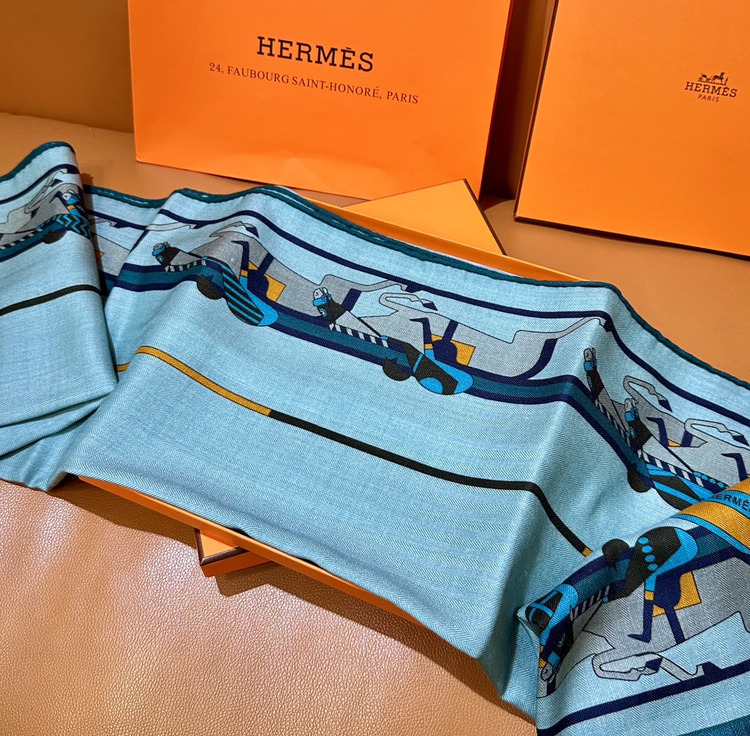 重磅来袭❤️ 强烈推荐🧱
Hermes  丝绒长巾 【高端双面同色】