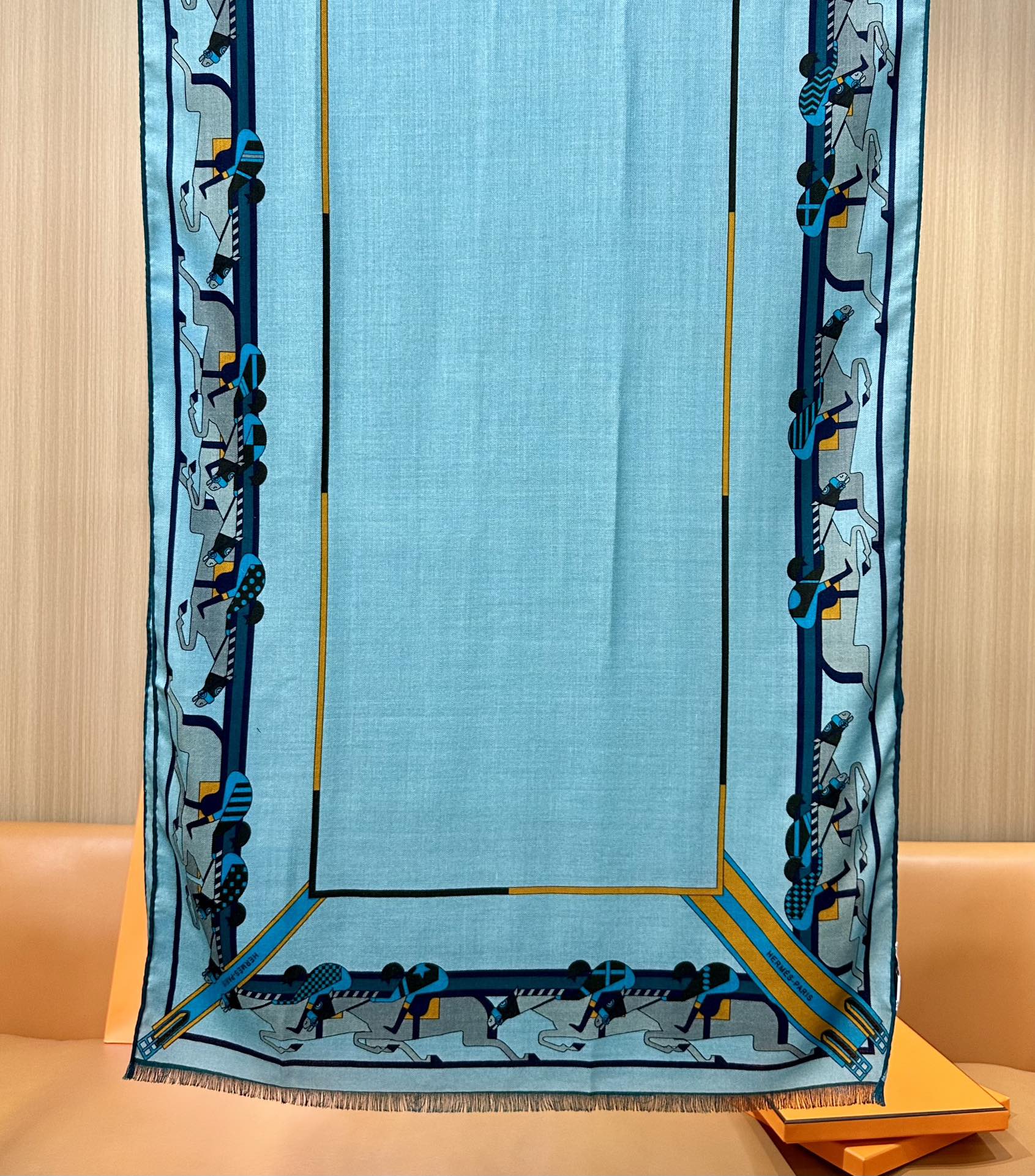 重磅来袭❤️ 强烈推荐🧱
Hermes  丝绒长巾 【高端双面同色】