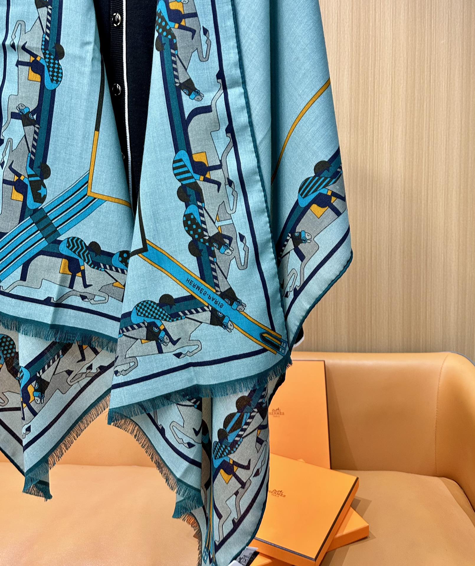 重磅来袭❤️ 强烈推荐🧱
Hermes  丝绒长巾 【高端双面同色】