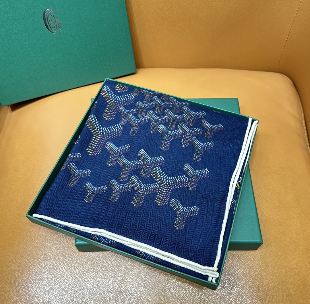 【戈雅】新品 【双层双面两色丝绒长巾 】春季 随意切换造型 小巧又不失优雅的款式 高级时尚又不会过于张扬