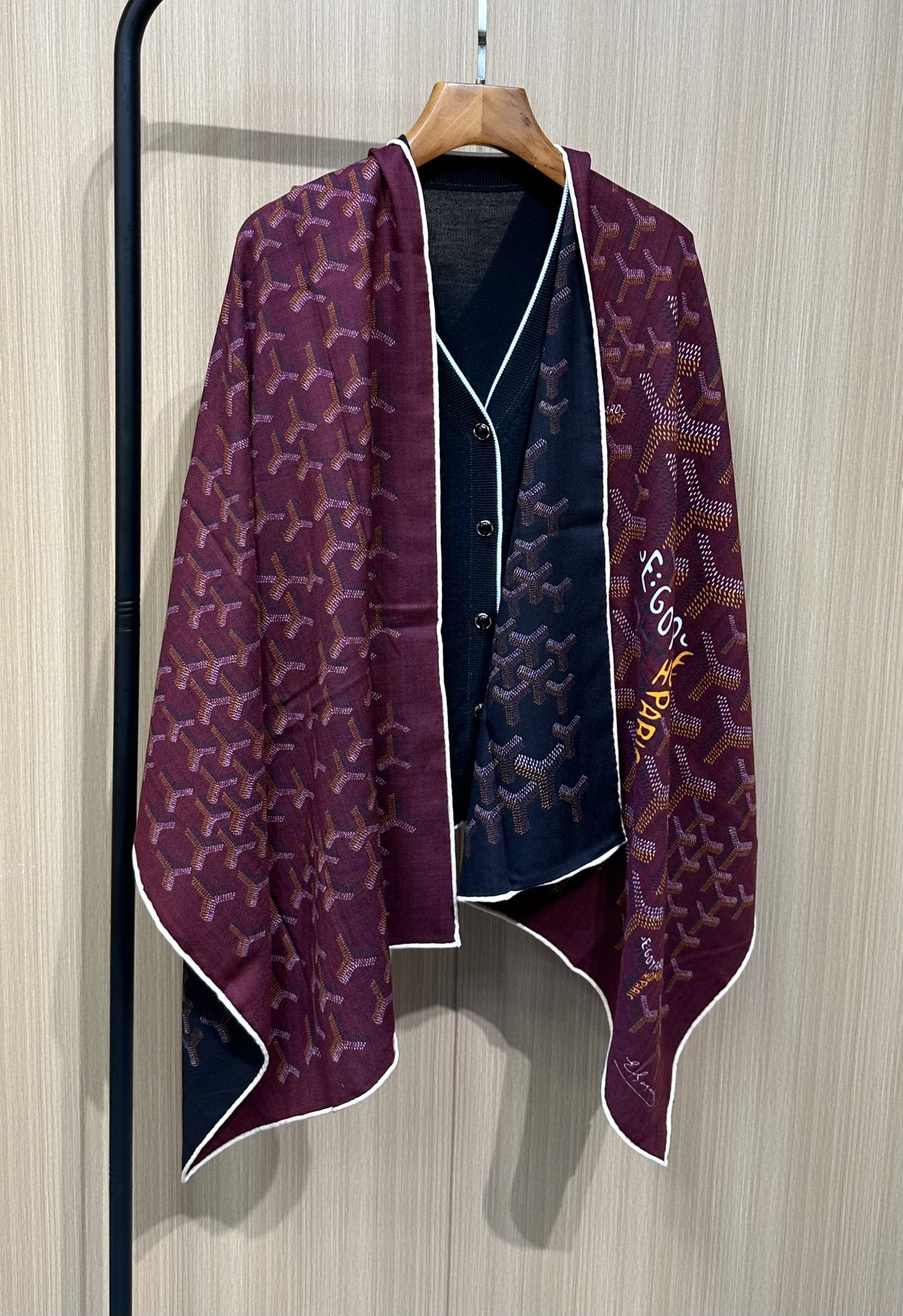 【戈雅】新品 【双层双面两色丝绒长巾 】春季 随意切换造型 小巧又不失优雅的款式 高级时尚又不会过于张扬