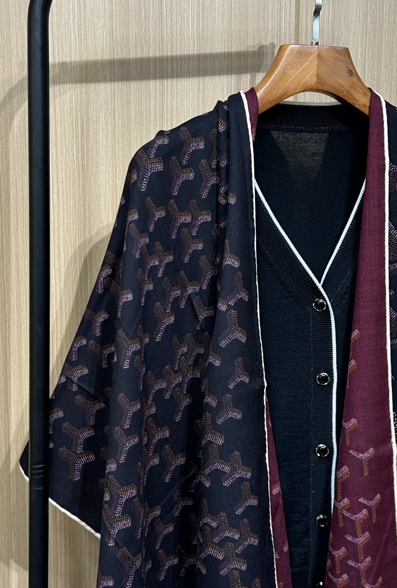 【戈雅】新品 【双层双面两色丝绒长巾 】春季 随意切换造型 小巧又不失优雅的款式 高级时尚又不会过于张扬