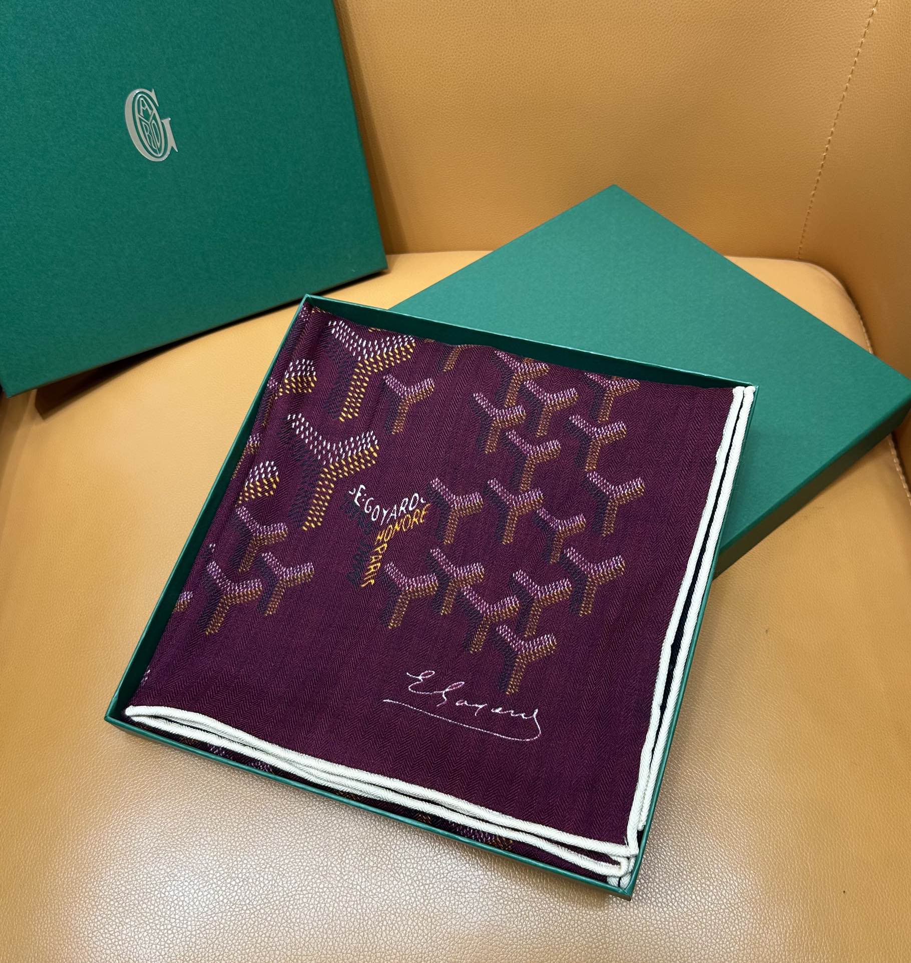 【戈雅】新品 【双层双面两色丝绒长巾 】春季 随意切换造型 小巧又不失优雅的款式 高级时尚又不会过于张扬