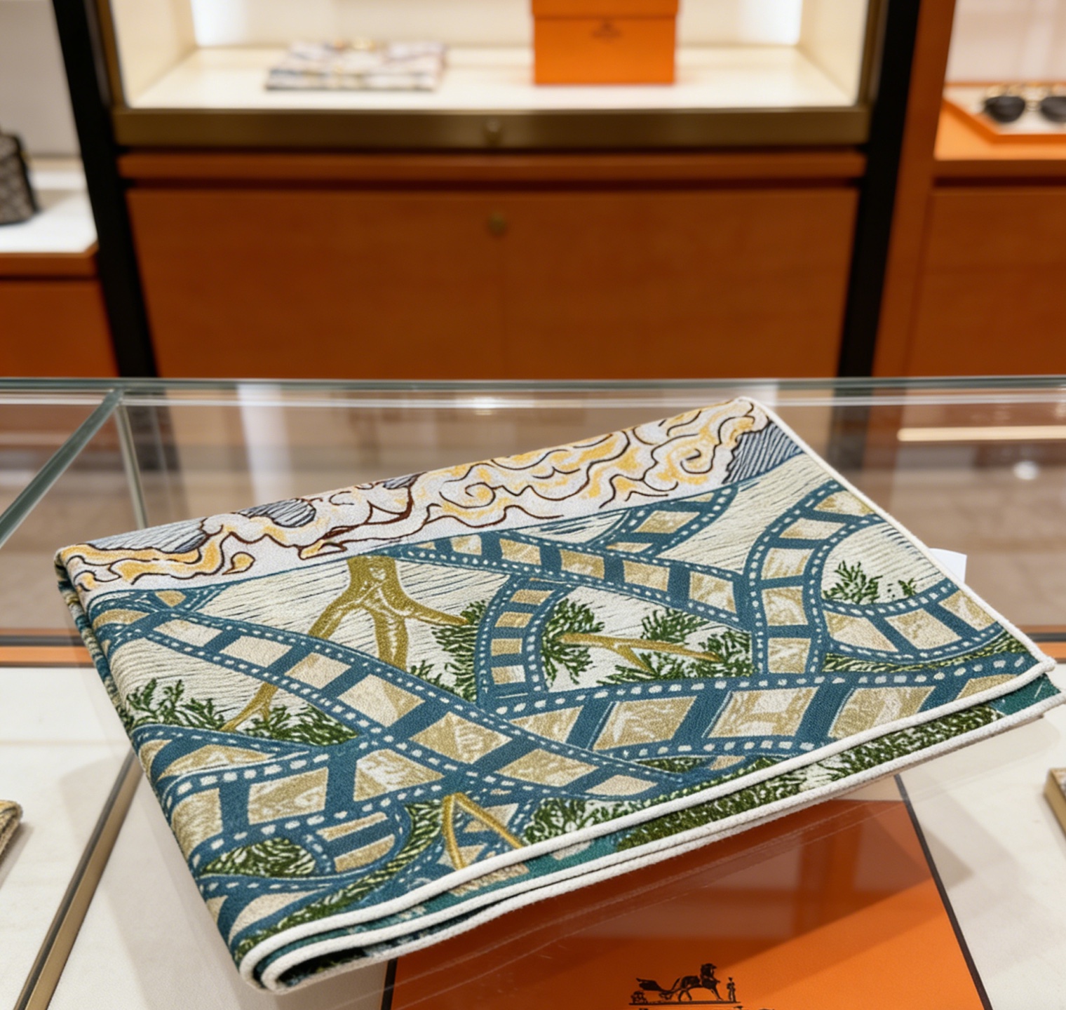 顶级丝绒双面，手工卷边丝绒双面方巾（30%真丝70%羊绒）丝绒双面印花方巾！ 尺寸：140*140厘米 