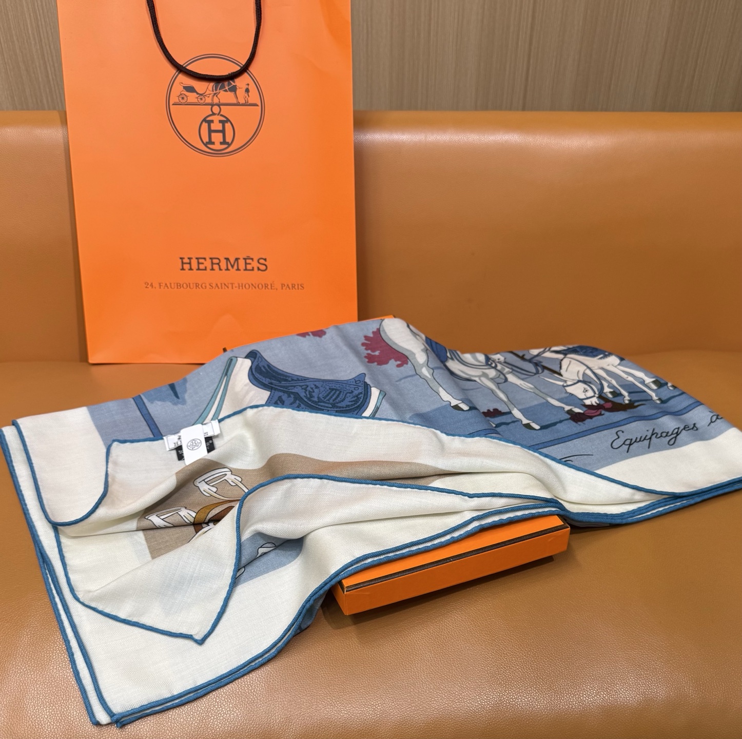 𝐇𝐞𝐫𝐦𝐞𝐬 • 𝟐𝟔ꫛꫀꪝ《马具优雅美学》140双面方巾【双面异色 丝毛款】H家羊绒新款 买了都说好看