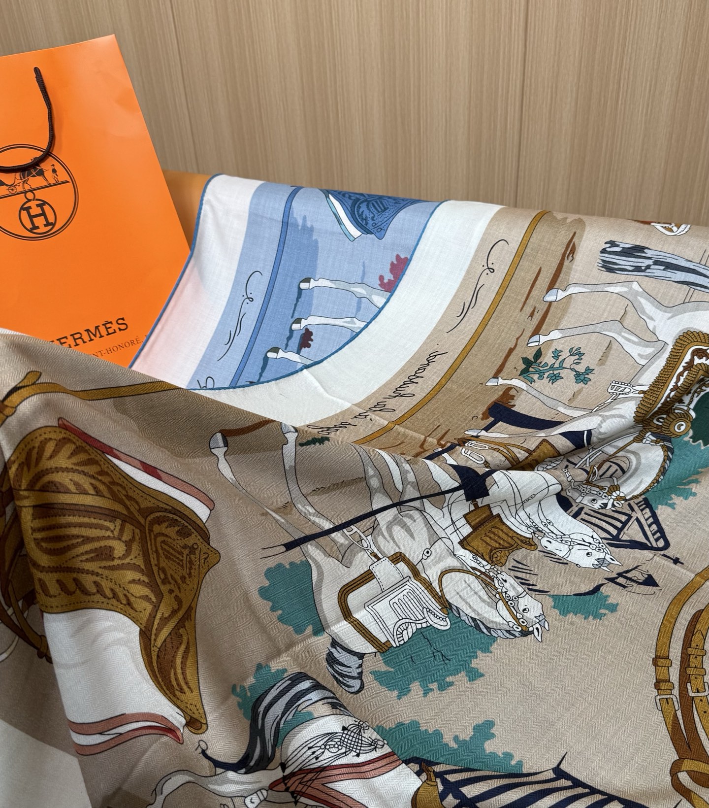 𝐇𝐞𝐫𝐦𝐞𝐬 • 𝟐𝟔ꫛꫀꪝ《马具优雅美学》140双面方巾【双面异色 丝毛款】H家羊绒新款 买了都说好看