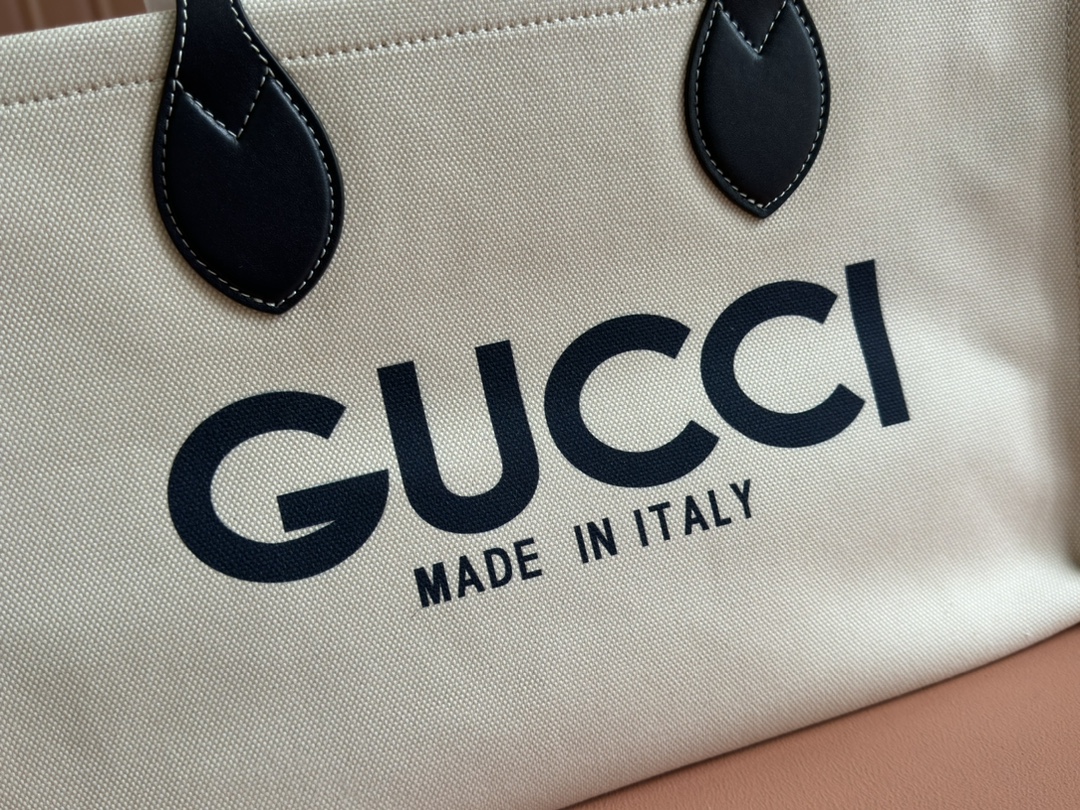 Gucci Beige and Navy tote everyday