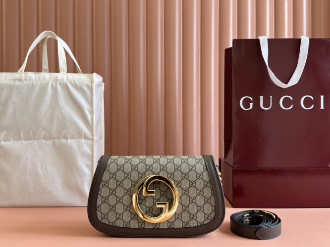 Gucci Supreme Canvas Shoulder Bag with Chain Strap and Interlocking G, 28x16x4 1 Gucci Supreme Canvas Shoulder Bag with Chain Strap and Interlocking G, 28x16x4