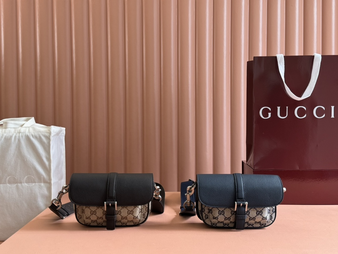 Gucci [equipped with full counter package] GG super mini handbag crossbody bag is from the early autumn selection series, suitable for creating d