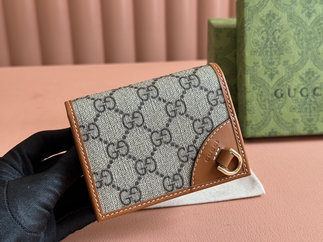 24 pairs of editions are launched in the counter. Gucci [equipped with counter packaging]The GG Emblem series reinterprets the brand's timeless e