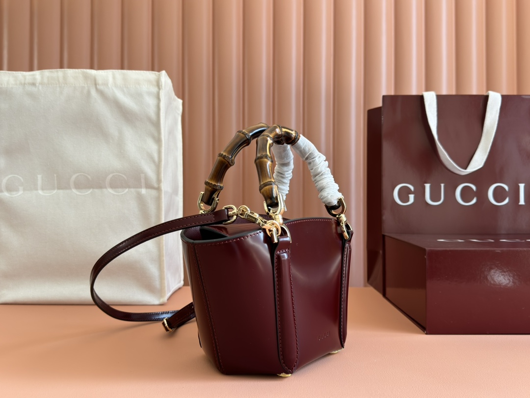 The rare edition counter debuts 24 new products with original cowhide configuration and full counter packaging. The gucci bamboo handheld tote ba