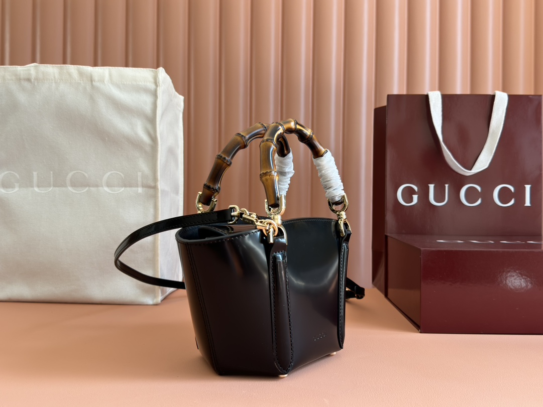 The rare edition counter debuts 24 new products with original cowhide configuration and full counter packaging. The gucci bamboo handheld tote ba