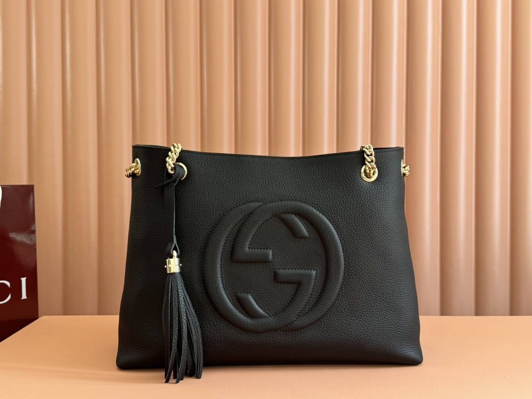 Gucci Black Leather Soho Chain Shoulder Bag with Embossed GG Logo, Tassel